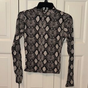 Women's Black and Gray Snake Print Top